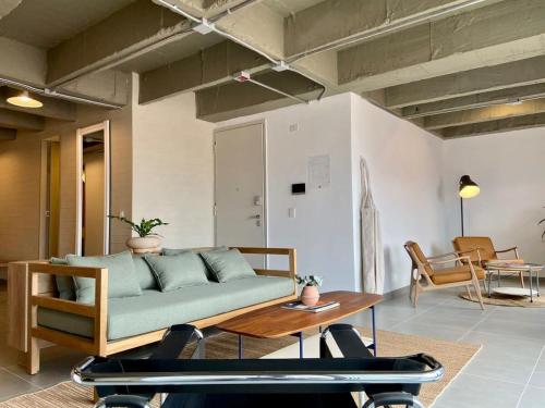 Captivating 2BR with Balcony in Laureles, Medellín (Foto 9)