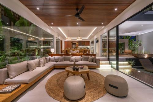 Villa Luna : Brand New 4BR Villa With 180° Rice Field Views - image 5
