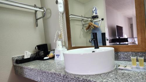 Days Inn by Wyndham Frankfort in Frankfort, USA