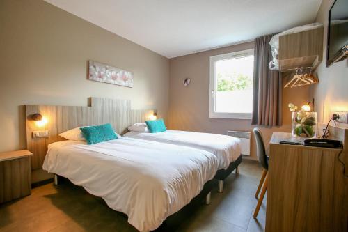 2 twin beds