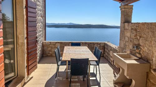 Kilátás, Nautilus-Bay Steinhaus im Dorf von Zavala fur 2-7 Personen, 3 Schlafzimmer in Zavala