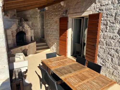 Létesítmények, Nautilus-Bay Steinhaus im Dorf von Zavala fur 2-7 Personen, 3 Schlafzimmer in Zavala