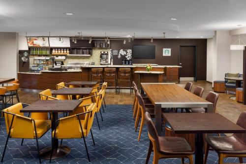餐廳, Courtyard by Marriott Philadelphia Montgomeryville in 蒙哥馬利維爾
