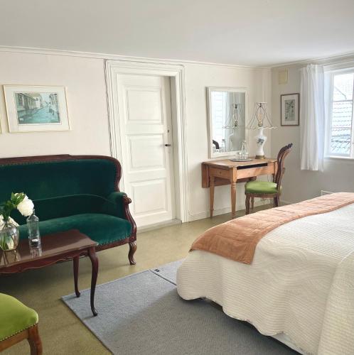 1 queen bed