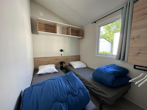 3 bedrooms, 5 beds