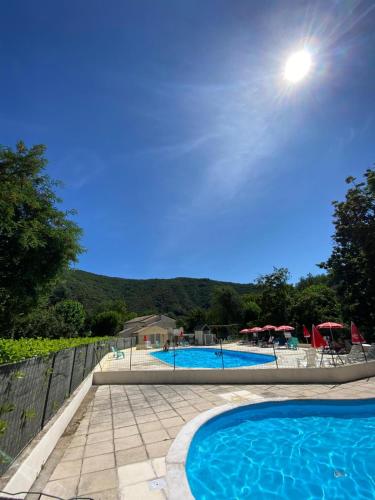 泳池, Camping Les Gorges de l'Herault in 敘梅恩