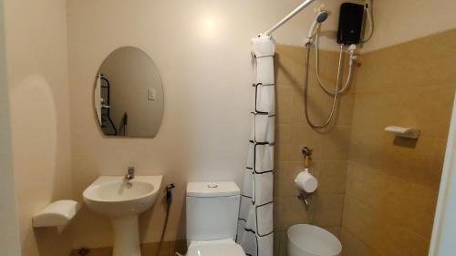 J Studio - Fast WiFi, 55 UHD TV with Netflix & Prime Video, Free Pool Access, Silang (photo 7)