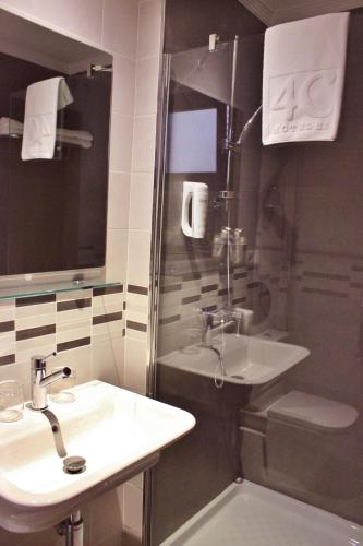 Twin Room image 2