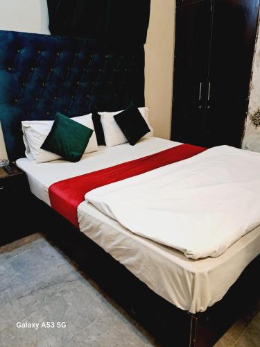 Lord Family Hotel – khách sạn tại Johar Town