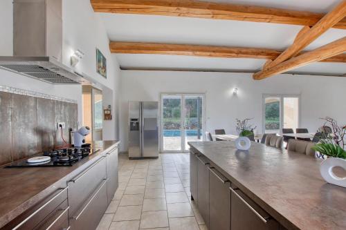 köök, Entre Pins et Soleil - Maison avec piscine privée (Entre Pins et Soleil - Maison avec piscine privee) in Signes