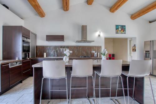 köök, Entre Pins et Soleil - Maison avec piscine privée (Entre Pins et Soleil - Maison avec piscine privee) in Signes