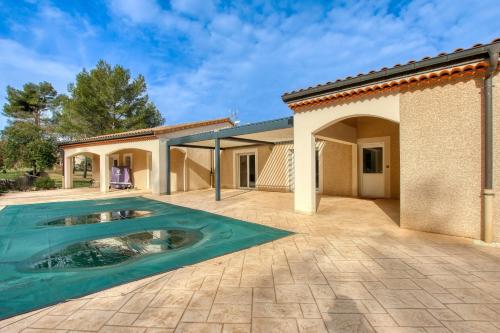 Hotelli välisilme, Entre Pins et Soleil - Maison avec piscine privée (Entre Pins et Soleil - Maison avec piscine privee) in Signes