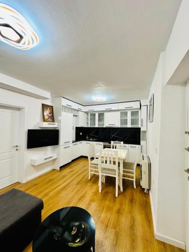 Lit Apartment, Tirana (photo 2)