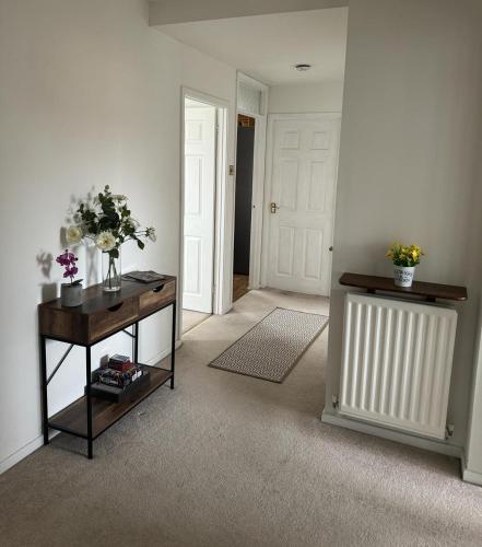 Town Centre, top floor 2 bed apartment with parking, Stratford-upon-Avon (photo 7)