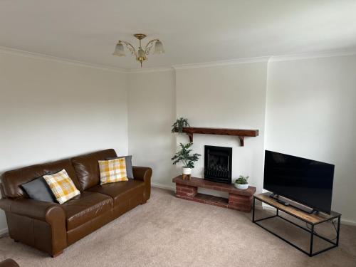 Town Centre, top floor 2 bed apartment with parking, Stratford-upon-Avon (photo 4)