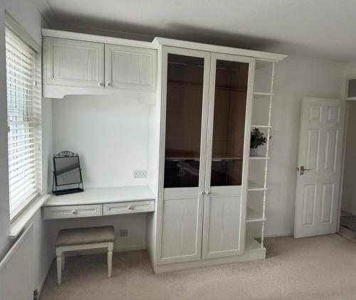 Town Centre, top floor 2 bed apartment with parking, Stratford-upon-Avon (photo 9)