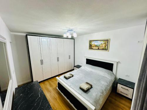 Lit Apartment, Tirana (photo 7)
