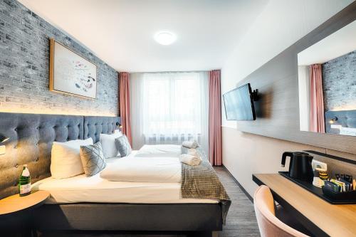 Home Hotel - image 3