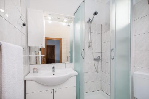 Jasmir Apartment - Free parking near the beach - image 3