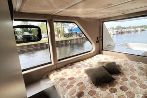 Luxus Hausboot mit Jacuzzi