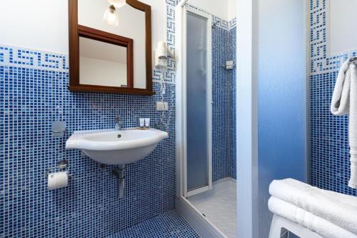 Double Room image 4
