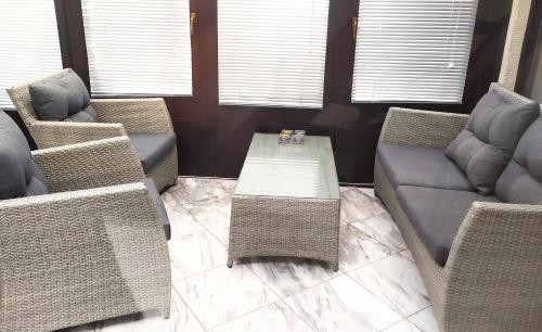 陽台/露台, Super Penthouse #9 oder Studio #6 mit Aufzug, Terrasse & Wintergarten im Zentrum in 埃施韋勒