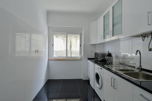 FLH Cosy Apartment in Lapa, Lisbon (photo 6)