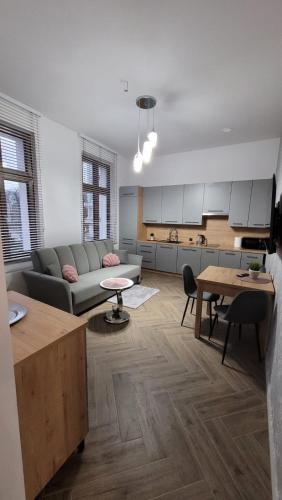 APARTAMENT JARACZA 28/10