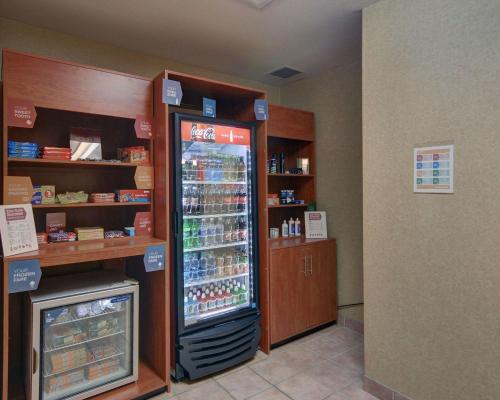 Quality Suites Near Cedar Creek Lake in Mabank, USA