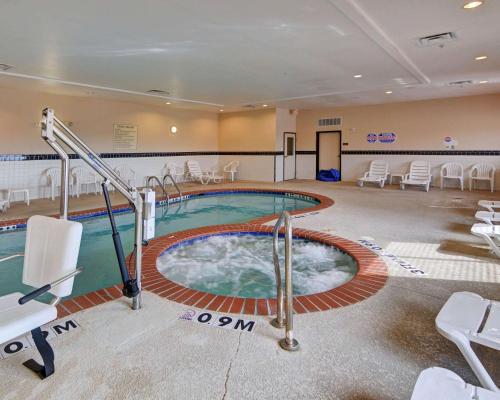 Quality Suites Near Cedar Creek Lake - image 6
