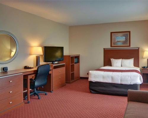 Quality Suites Near Cedar Creek Lake - image 11