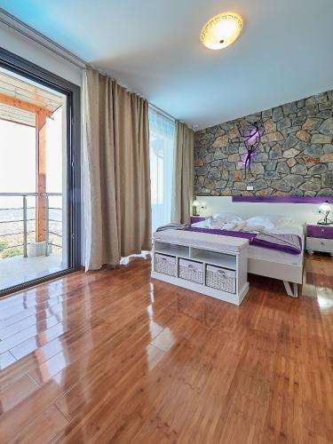 Deluxe Double Room with Balcony and Sea View