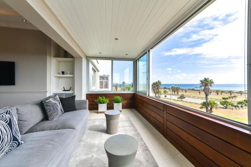 6 Selwyn Court - Beach Front