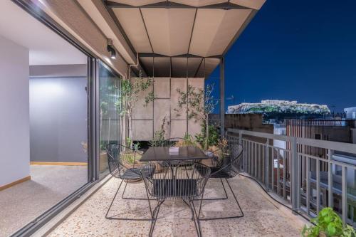TheHostMaster Picturesque Acropolis Hill Penthouse - Tap to explore photos