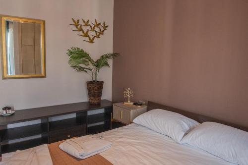 Urban Oasis Stylish Apartment in Piraeus Center - image 10