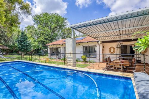 Modern Spanish House-3br-pool-solar-samrand