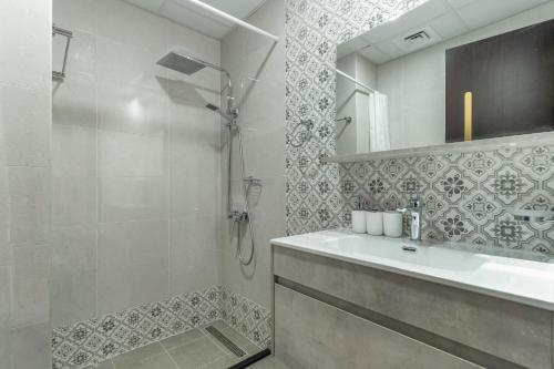 Jewelz By Danube - Studio Apartment - Allsopp&Allsopp - image 5