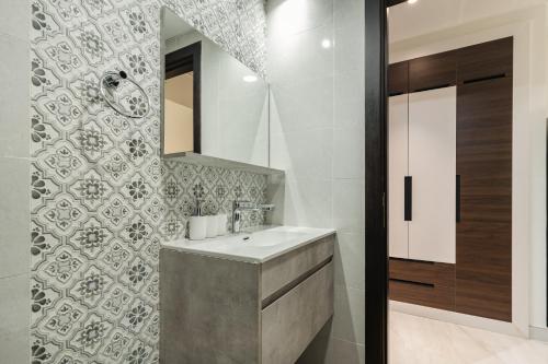 Jewelz By Danube - Studio Apartment - Allsopp&Allsopp - image 6