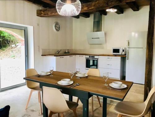 廚房, Gîte du Pescadou, 4 personnes, jacuzzi, wifi et netflix (Gite du Pescadou, 4 personnes, jacuzzi, wifi et netflix) in 圖爾農達熱奈