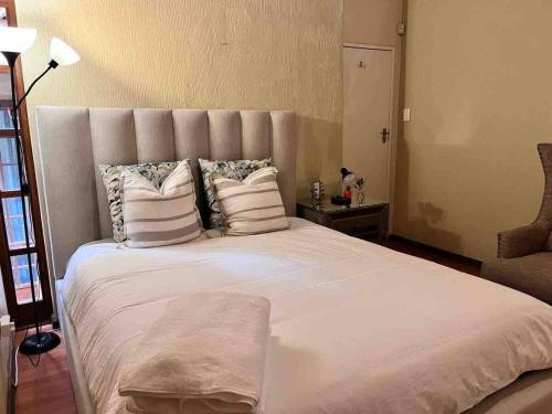 Executive suite with full kitchen & lounge