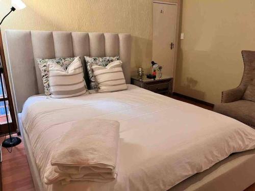 Executive suite with full kitchen & lounge