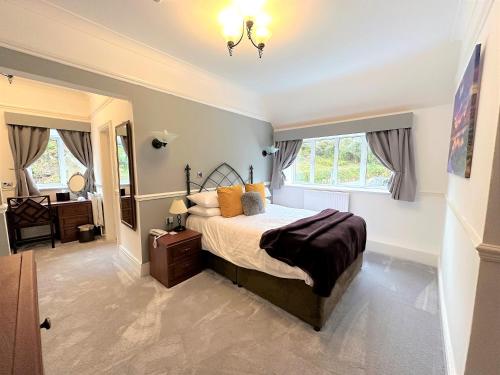 1 double bed, 1 twin bed