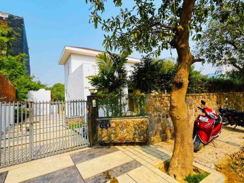 Forest Luxury Villa (1 km from Expo Mart)