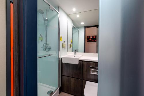 easyHotel Milton Keynes - main image