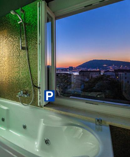 Double or twin room, deluxe, sea view