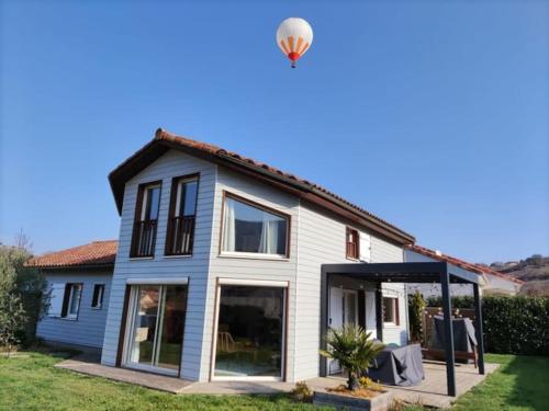 Maison avec jardin au pied du Viaduc de Millau