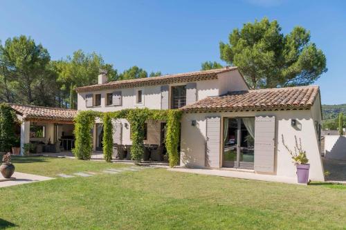 high standard provencal bastide with heated pool in lourmarin in the luberon, vaucluse. 10 people