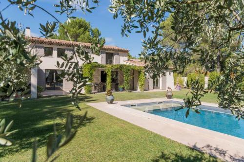 high standard provencal bastide with heated pool in lourmarin in the luberon, vaucluse. 10 people