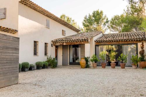 high standard provencal bastide with heated pool in lourmarin in the luberon, vaucluse. 10 people