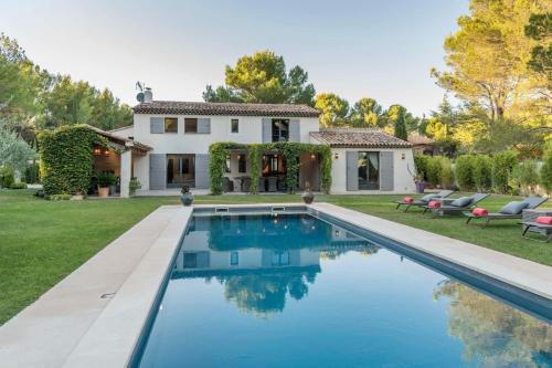 high standard provencal bastide with heated pool in lourmarin in the luberon, vaucluse. 10 people